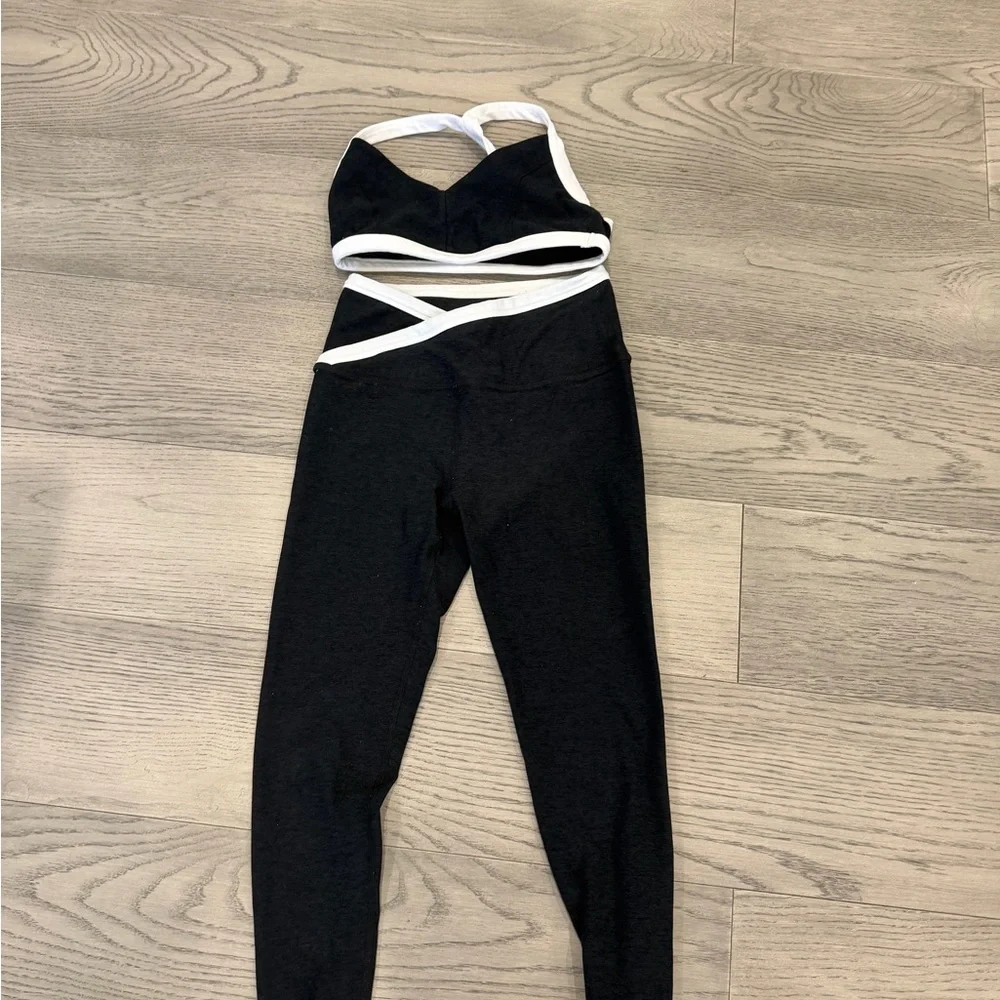 Beyond Yoga Bra and Leggings Set - Picture 3 of 4